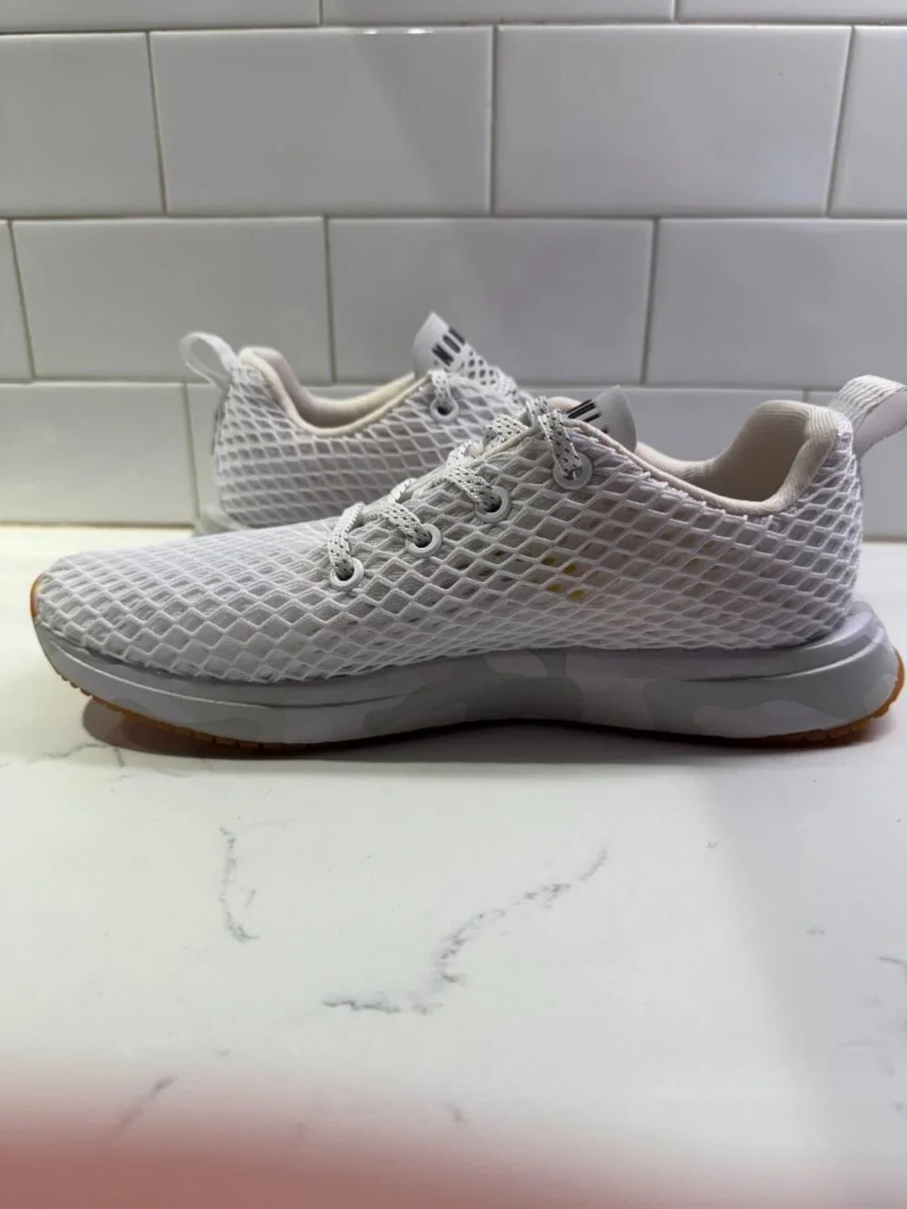 NoBull Runner+ White Mesh Lace Up Sneaker Camo Outsole Womens 7.5 Hybrid Trainer
